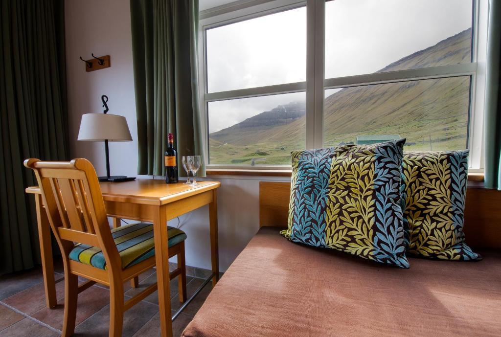 Gjaargardur Guesthouse Gjógv Quarto foto